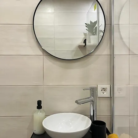 アパート Sun - 3 Bedrooms, Priv Parking, Pool, Ac, Tv Channels, Fibre Net *