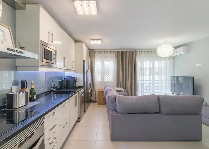 Appartement Sun - 3 Bedrooms, Priv Parking, Pool, Ac, Tv Channels, Fibre Net *
