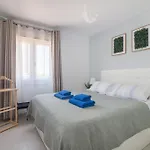 아파트 Sun - 3 Bedrooms, Priv Parking, Pool, Ac, Tv Channels, Fibre Net