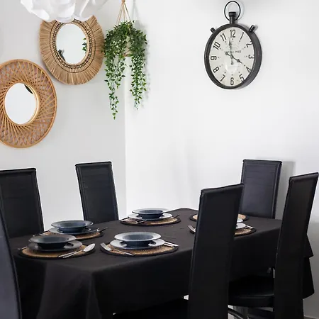 Sun - 3 Bedrooms, Priv Parking, Pool, Ac, Tv Channels, Fibre Net 公寓 *