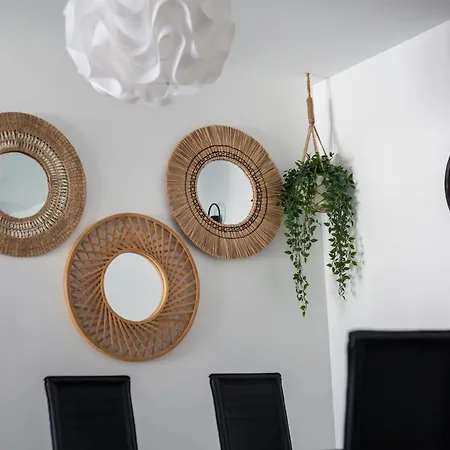 Sun - 3 Bedrooms, Priv Parking, Pool, Ac, Tv Channels, Fibre Net Apartment *