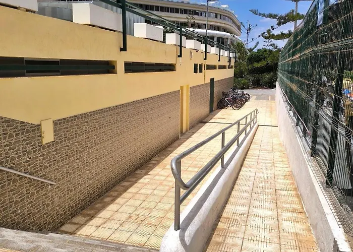 Sun - 3 Bedrooms, Priv Parking, Pool, Ac, Tv Channels, Fibre Net