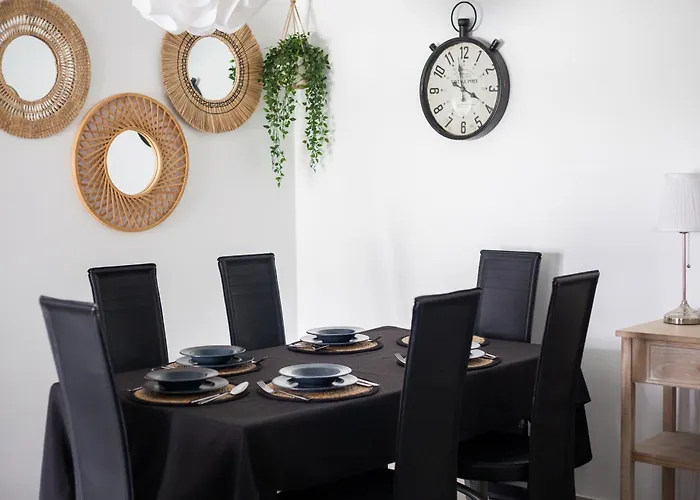 Sun - 3 Bedrooms, Priv Parking, Pool, Ac, Tv Channels, Fibre Net Apartment *