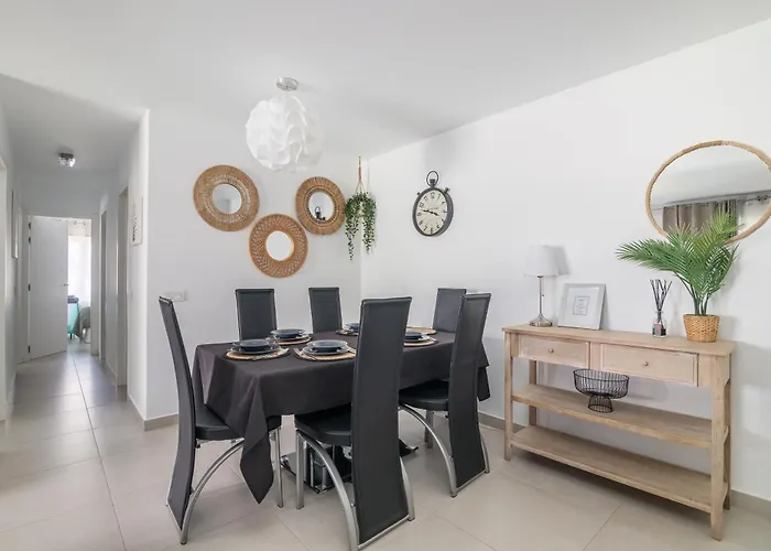 Sun - 3 Bedrooms, Priv Parking, Pool, Ac, Tv Channels, Fibre Net