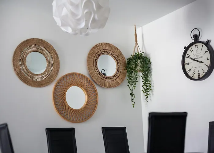 Sun - 3 Bedrooms, Priv Parking, Pool, Ac, Tv Channels, Fibre Net Apartment *