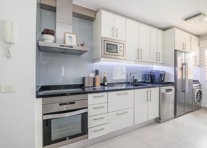 Апартаменты Sun - 3 Bedrooms, Priv Parking, Pool, Ac, Tv Channels, Fibre Net *