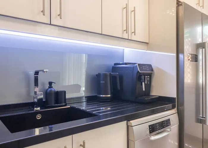 Sun - 3 Bedrooms, Priv Parking, Pool, Ac, Tv Channels, Fibre Net Apartment Los Cristianos (Tenerife)