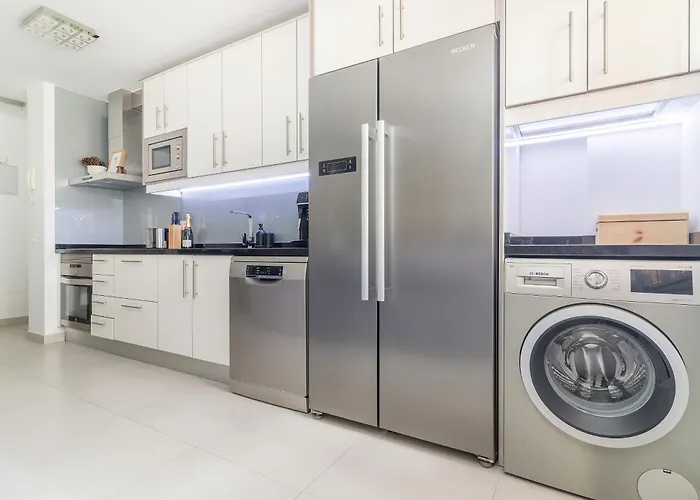 Sun - 3 Bedrooms, Priv Parking, Pool, Ac, Tv Channels, Fibre Net