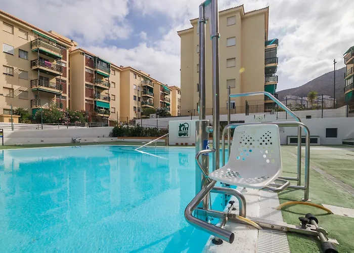 Sun - 3 Bedrooms, Priv Parking, Pool, Ac, Tv Channels, Fibre Net *