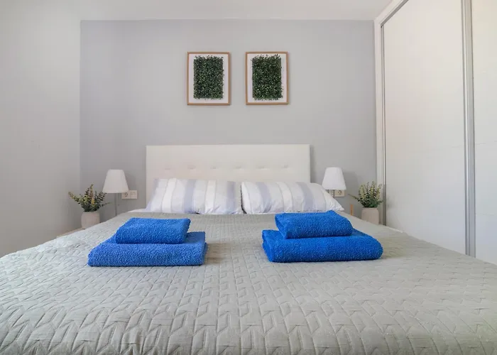 Sun - 3 Bedrooms, Priv Parking, Pool, Ac, Tv Channels, Fibre Net Апартаменты *