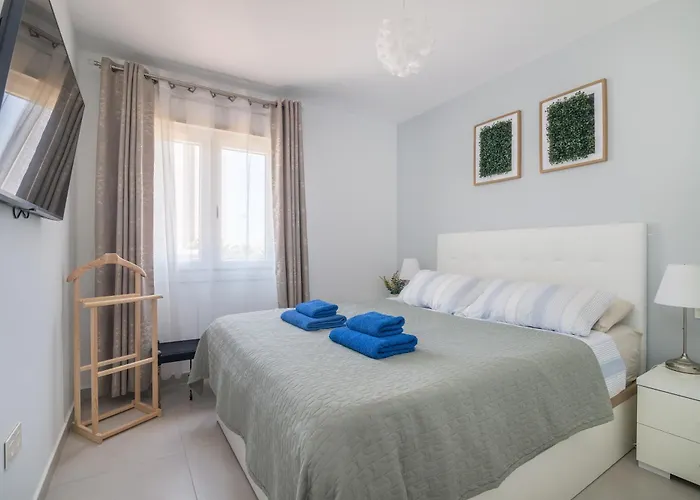 Apartment Sun - 3 Bedrooms, Priv Parking, Pool, Ac, Tv Channels, Fibre Net