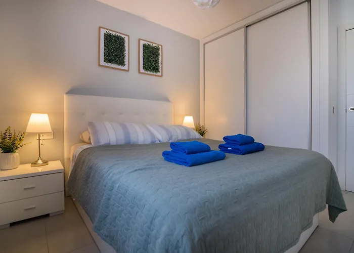 Sun - 3 Bedrooms, Priv Parking, Pool, Ac, Tv Channels, Fibre Net Apartment