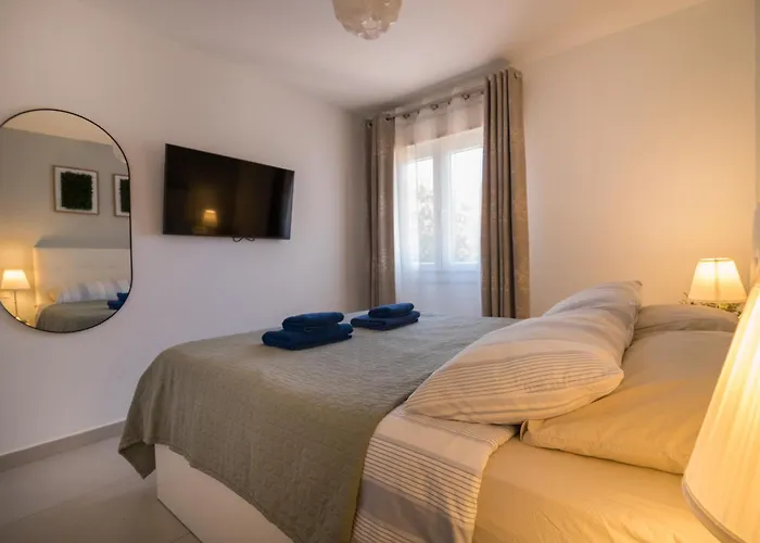 Апартаменты Sun - 3 Bedrooms, Priv Parking, Pool, Ac, Tv Channels, Fibre Net Лос Кристианос