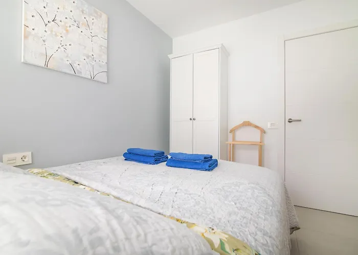 Apartment Sun - 3 Bedrooms, Priv Parking, Pool, Ac, Tv Channels, Fibre Net *