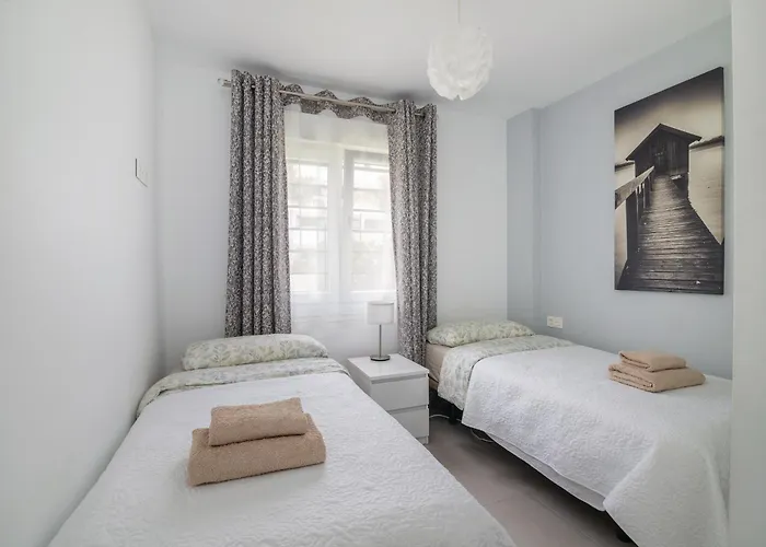 Sun - 3 Bedrooms, Priv Parking, Pool, Ac, Tv Channels, Fibre Net Apartment Los Cristianos (Tenerife)