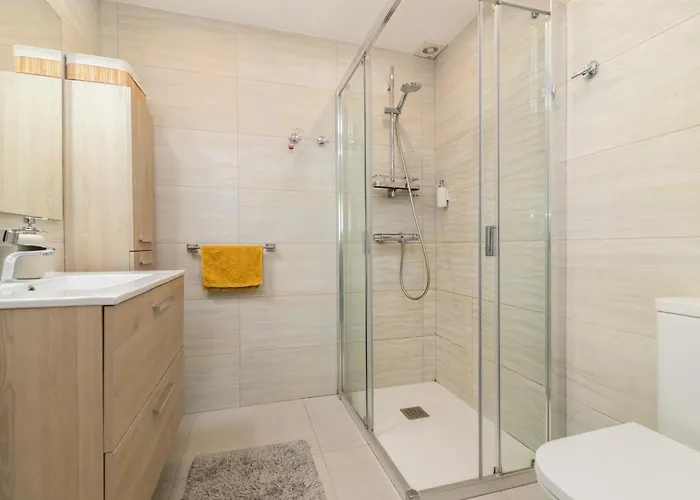 Sun - 3 Bedrooms, Priv Parking, Pool, Ac, Tv Channels, Fibre Net 公寓