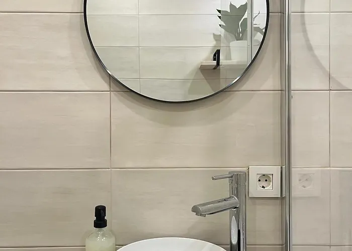 Апартаменты Sun - 3 Bedrooms, Priv Parking, Pool, Ac, Tv Channels, Fibre Net *