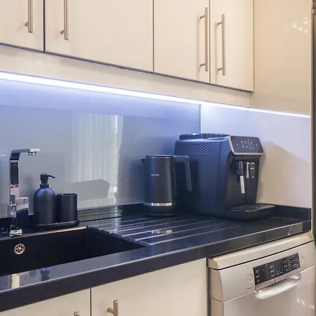 Sun - 3 Bedrooms, Priv Parking, Pool, Ac, Tv Channels, Fibre Net Lägenhet Los Cristianos (Tenerife)