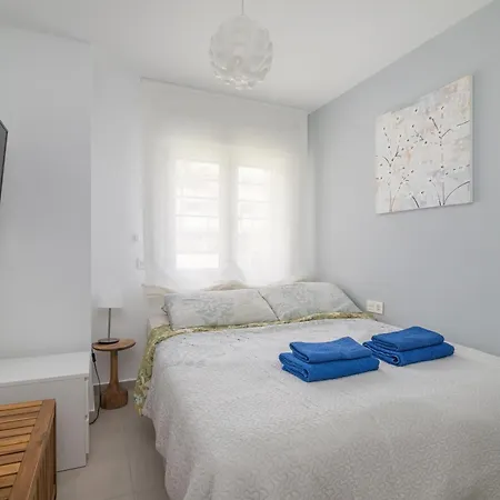 Sun - 3 Bedrooms, Priv Parking, Pool, Ac, Tv Channels, Fibre Net *