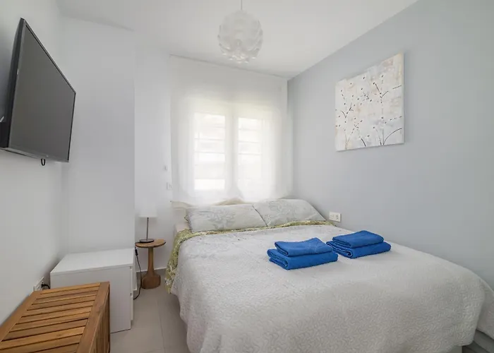 Sun - 3 Bedrooms, Priv Parking, Pool, Ac, Tv Channels, Fibre Net *